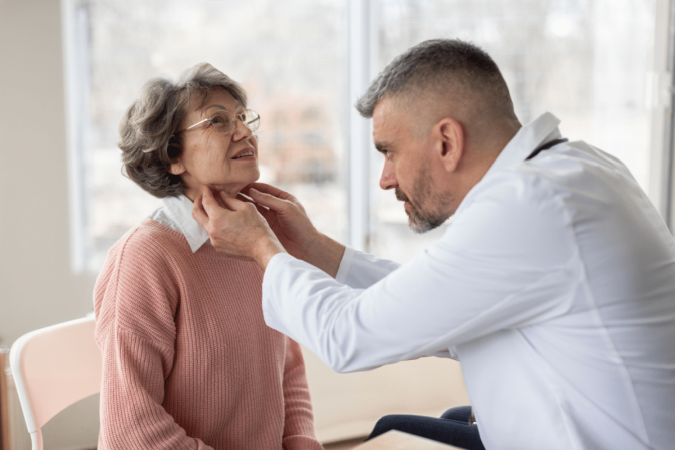 O estreitamento das carótidas pode evoluir sem sintomas e funcionar como um alerta para doenças cardiovasculares (Imagem: fast-stock | Shutterstock) - (crédito: EdiCase) O estreitamento das carótidas pode evoluir sem sintomas e funcionar como um alerta para doenças cardiovasculares (Imagem: fast-stock | Shutterstock) - (crédito: EdiCase)
