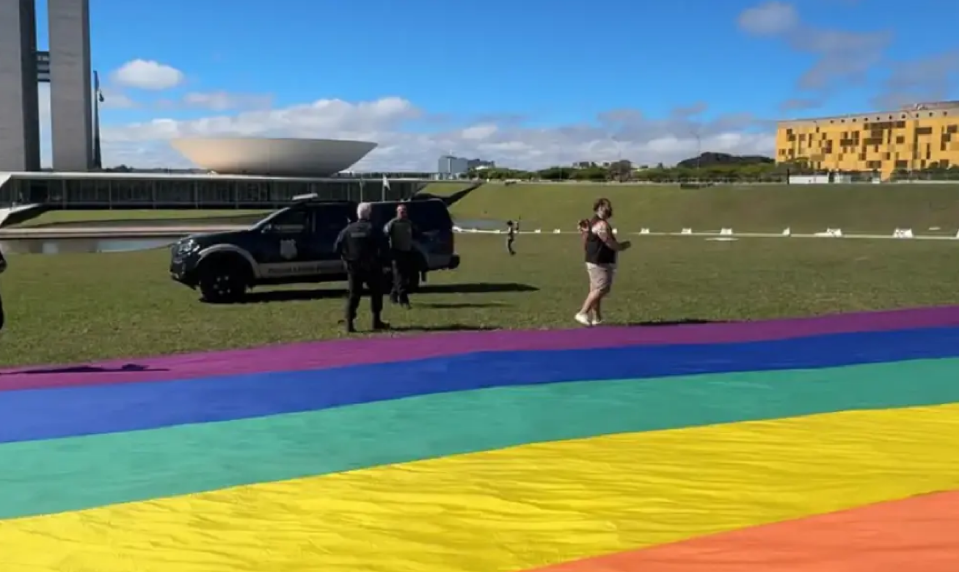 Polícia legislativa proíbe bandeira LGBTQIAPN+ no Congresso Nacional