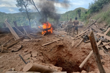 Infraestruturas como bunkers e túneis são utilizados pelos garimpeiros para retomar a atividade ilegal mesmo após a expulsão do território -  (crédito: Reprodução/ Governo Federal )