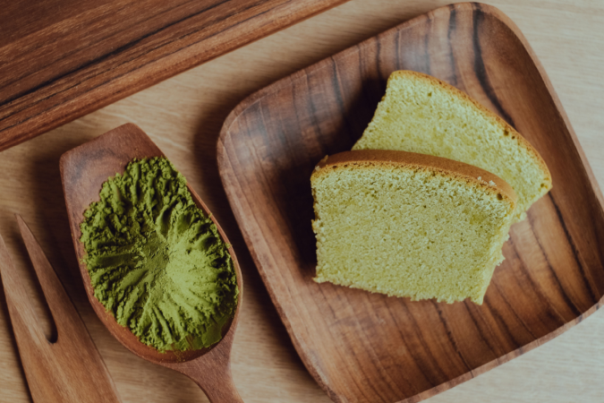 Bolo de matchá com iogurte (Imagem: Nattapat.J | Shutterstock) - (crédito: EdiCase) Bolo de matchá com iogurte (Imagem: Nattapat.J | Shutterstock) - (crédito: EdiCase)