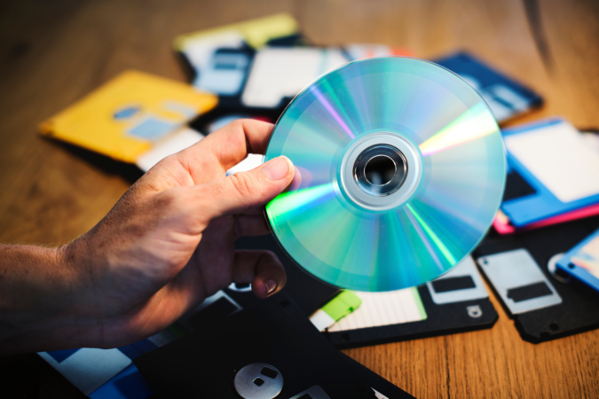 A mídia fisica, os famosos CDs, são cada vez mais deixados de lado pelas empresas de games. - (crédito: Reprodução/Magnific) A mídia fisica, os famosos CDs, são cada vez mais deixados de lado pelas empresas de games. - (crédito: Reprodução/Magnific)