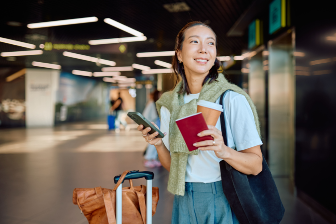 Com um bom planejamento, é possível viajar sozinho com mais tranquilidade e aproveitar melhor a experiência (Imagem: we.bond.creations | Shutterstock) - (crédito: EdiCase) Com um bom planejamento, é possível viajar sozinho com mais tranquilidade e aproveitar melhor a experiência (Imagem: we.bond.creations | Shutterstock) - (crédito: EdiCase)