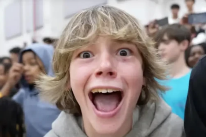 Meme 6/7 viraliza na internet e celebra aniversariantes do dia