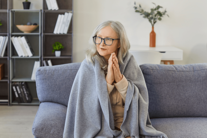 O inverno traz riscos silenciosos que vão além das doenças respiratórias e exige atenção especial à saúde (Imagem: Studio Romantic | Shutterstock) - (crédito: EdiCase) O inverno traz riscos silenciosos que vão além das doenças respiratórias e exige atenção especial à saúde (Imagem: Studio Romantic | Shutterstock) - (crédito: EdiCase)