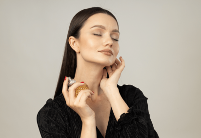 No frio, as fragrâncias ganham uma nova personalidade e revelam detalhes que podem passar despercebidos em outras estações (Imagem: AtlasStudio | Shutterstock)  -  (crédito: EdiCase) -No frio, as fragrâncias ganham uma nova personalidade e revelam detalhes que podem passar despercebidos em outras estações (Imagem: AtlasStudio | Shutterstock)  -  (crédito: EdiCase)