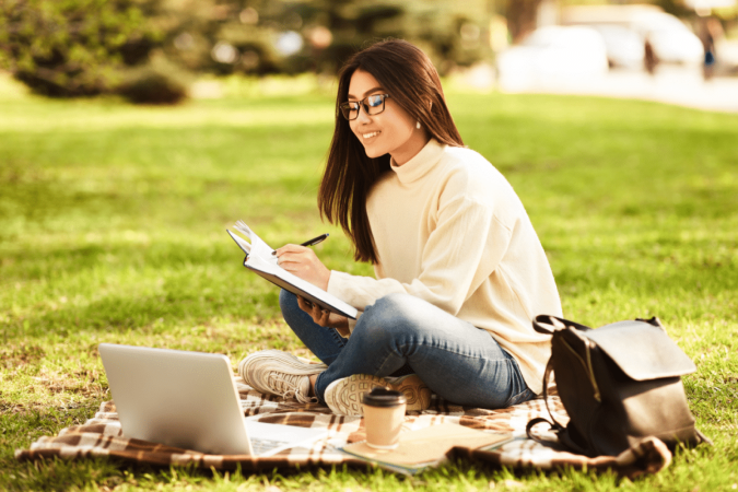 O ideal é encontrar equilíbrio entre descanso, revisão de conteúdo e momentos de lazer (Imagem: Prostock-studio | Shutterstock) - (crédito: EdiCase) O ideal é encontrar equilíbrio entre descanso, revisão de conteúdo e momentos de lazer (Imagem: Prostock-studio | Shutterstock) - (crédito: EdiCase)