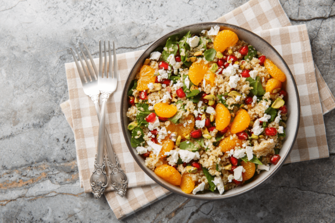 Salada de quinoa com ricota e tangerina (Imagem: Sergii Koval | Shutterstock) - (crédito: EdiCase) Salada de quinoa com ricota e tangerina (Imagem: Sergii Koval | Shutterstock) - (crédito: EdiCase)