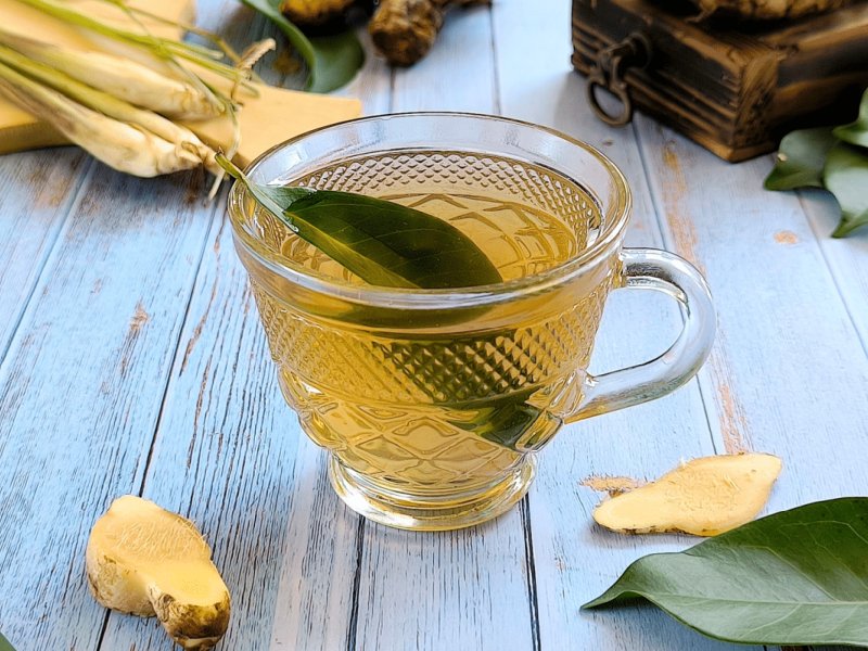 Chá de louro com gengibre, açafrão-da-terra e capim-limão (Imagem: Safina Indahayati | Shutterstock) -  (crédito: EdiCase)