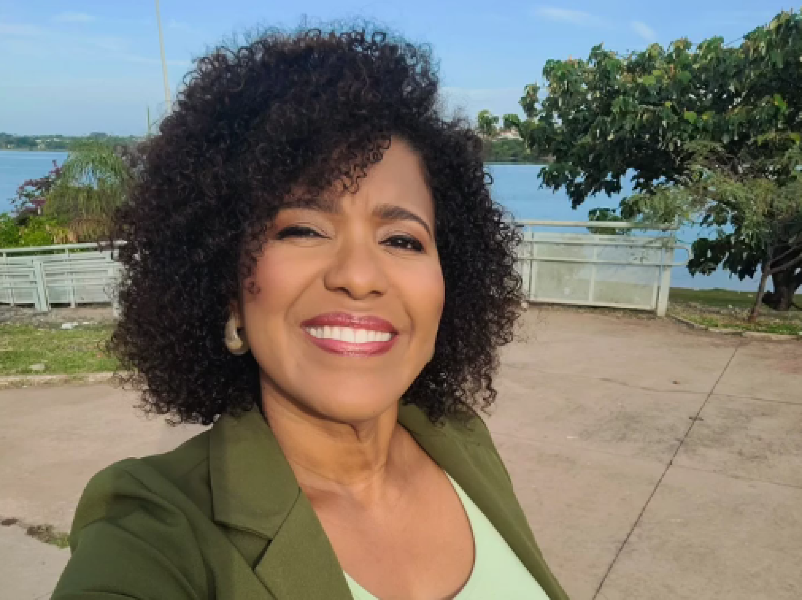 Érika Leal, repórter da Record Brasília, morre aos 47 anos