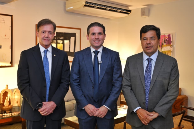 Segundo Motta, o deputado Aluísio Mendes (Republicanos-MA), à esquerda, ficará com a presidência, enquanto o parlamentar Mendonça Filho (PL-PE), à direita, assumirá a relatoria - (crédito: Reprodução/X Hugo Motta) Segundo Motta, o deputado Aluísio Mendes (Republicanos-MA), à esquerda, ficará com a presidência, enquanto o parlamentar Mendonça Filho (PL-PE), à direita, assumirá a relatoria - (crédito: Reprodução/X Hugo Motta)