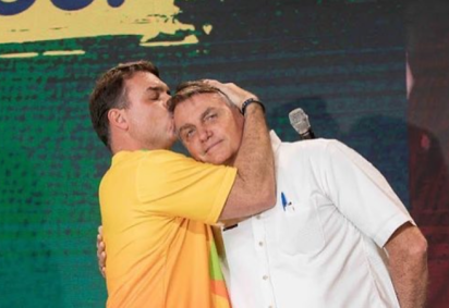 Carta escrita pelo ex-presidente Jair Bolsonaro e divulgada pelo senador Flávio Bolsonaro neste sábado (11/7) -  (crédito: Divulgação) -Carta escrita pelo ex-presidente Jair Bolsonaro e divulgada pelo senador Flávio Bolsonaro neste sábado (11/7) -  (crédito: Divulgação)