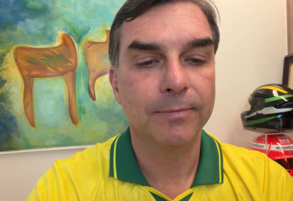 Mensagem de que Jair Bolsonaro, segundo eu filho Flávio, teria pedido trégua nas diferenças políticas em prol de um apoio ao pré-candidato do PL ocorre dias após a Michelle Bolsonaro, madrasta de Flávio, romper com o apoio à candidatura do enteado, após ter divulgado vídeos em que diz ter sido 