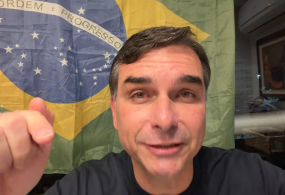 Live de Flávio Bolsonaro segunda-feira (13/7) -  (crédito: Reprodução/YouTube/Flavio Bolsonaro)