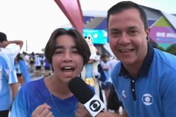 Jornalista Tiago Medeiros, da Globo, entrevista 'inglês' de Belo Horizonte antes de Inglaterra x Argentina
 -  (crédito: Reprodução/TV Globo)