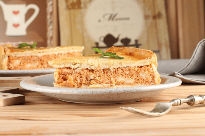 Torta de frango com queijo cottage (Imagem: Cintia Ynoue | Shutterstock) - (crédito: EdiCase) Torta de frango com queijo cottage (Imagem: Cintia Ynoue | Shutterstock) - (crédito: EdiCase)