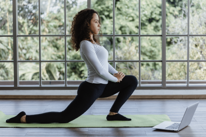 O yoga tem sido cada vez mais indicado para prevenir desconfortos típicos do inverno (Imagem: anut21ng Stock | Shutterstock) - (crédito: EdiCase) O yoga tem sido cada vez mais indicado para prevenir desconfortos típicos do inverno (Imagem: anut21ng Stock | Shutterstock) - (crédito: EdiCase)