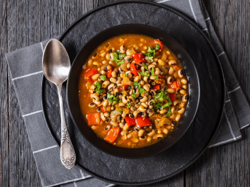 Sopa de feijão-fradinho com legumes (Imagem: from my point of view | Shutterstock) -  (crédito: EdiCase)