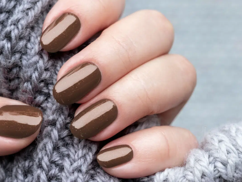 Tons fechados e sofisticados ganham destaque nas unhas durante o inverno (Imagem: Bykfa | Shutterstock) -  (crédito: EdiCase)