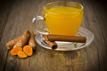 Chá de canela com açafrão-da-terra (Imagem: O.Bellini | Shutterstock)
- (crédito: EdiCase) Chá de canela com açafrão-da-terra (Imagem: O.Bellini | Shutterstock)
- (crédito: EdiCase)
