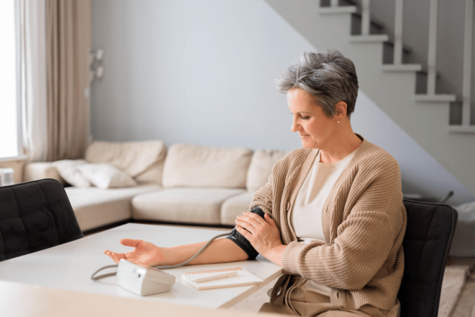 A hipertensão costuma evoluir de forma silenciosa e exige monitoramento frequente (Imagem: Kostikova Natalia | Shutterstock) - (crédito: EdiCase) A hipertensão costuma evoluir de forma silenciosa e exige monitoramento frequente (Imagem: Kostikova Natalia | Shutterstock) - (crédito: EdiCase)