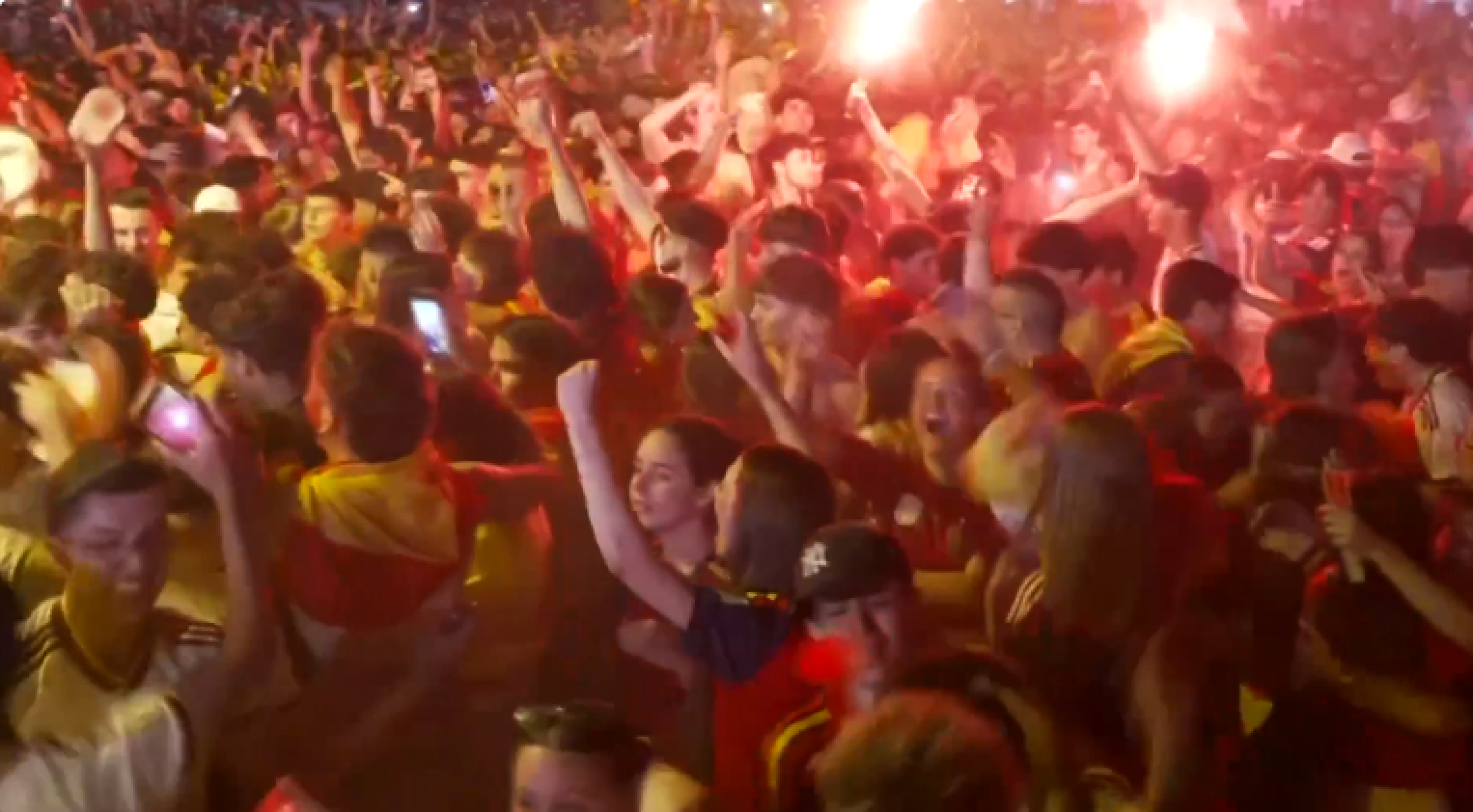 Torcedores espanhóis fazem festa em Madri após título Mundial