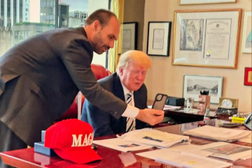 Eduardo Bolsonaro e Donald Trump em Washington - (crédito: Reprodução/Redes Sociais) Eduardo Bolsonaro e Donald Trump em Washington - (crédito: Reprodução/Redes Sociais)