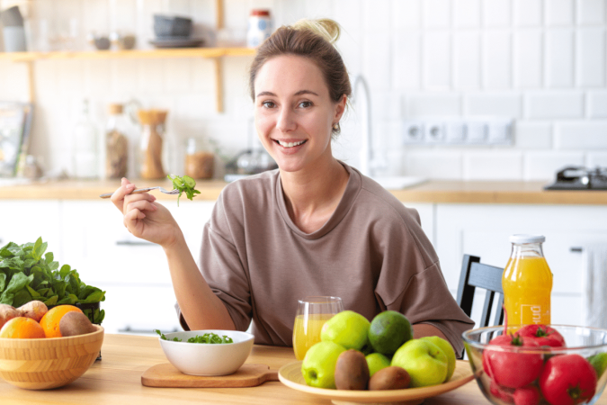 O cuidado com a alimentação também é fundamental para prevenir resfriados (Imagem: KucherAV | Shutterstock) - (crédito: EdiCase) O cuidado com a alimentação também é fundamental para prevenir resfriados (Imagem: KucherAV | Shutterstock) - (crédito: EdiCase)