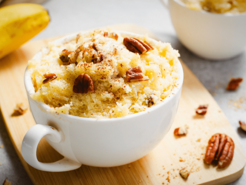 Bolo de caneca proteico de banana com nozes (Imagem: Julie208 | Shutterstock) -  (crédito: EdiCase)