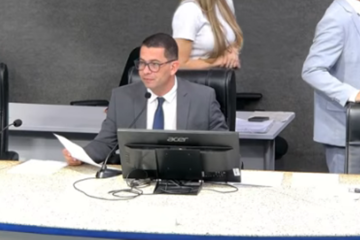 Na imagem, o vereador e presidente da Câmara Municipal de VItória Anderson Goggi durante sessão na terça-feira (21/7) -  (crédito: Reprodução/YouTube)