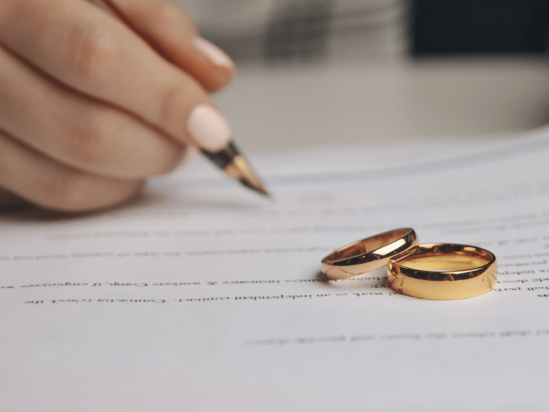 O crescimento dos pactos antenupciais acompanha mudanças no perfil econômico das famílias (Imagem: Burdun Iliya | Shutterstock)  -  (crédito: EdiCase)