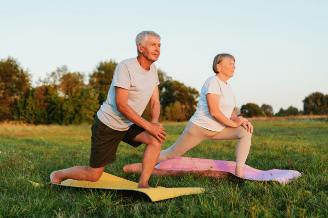 Manter o corpo em movimento ajuda a preservar a autonomia ao longo da vida (Imagem: StoryTime Studio | Shutterstock) - (crédito: EdiCase) Manter o corpo em movimento ajuda a preservar a autonomia ao longo da vida (Imagem: StoryTime Studio | Shutterstock) - (crédito: EdiCase)