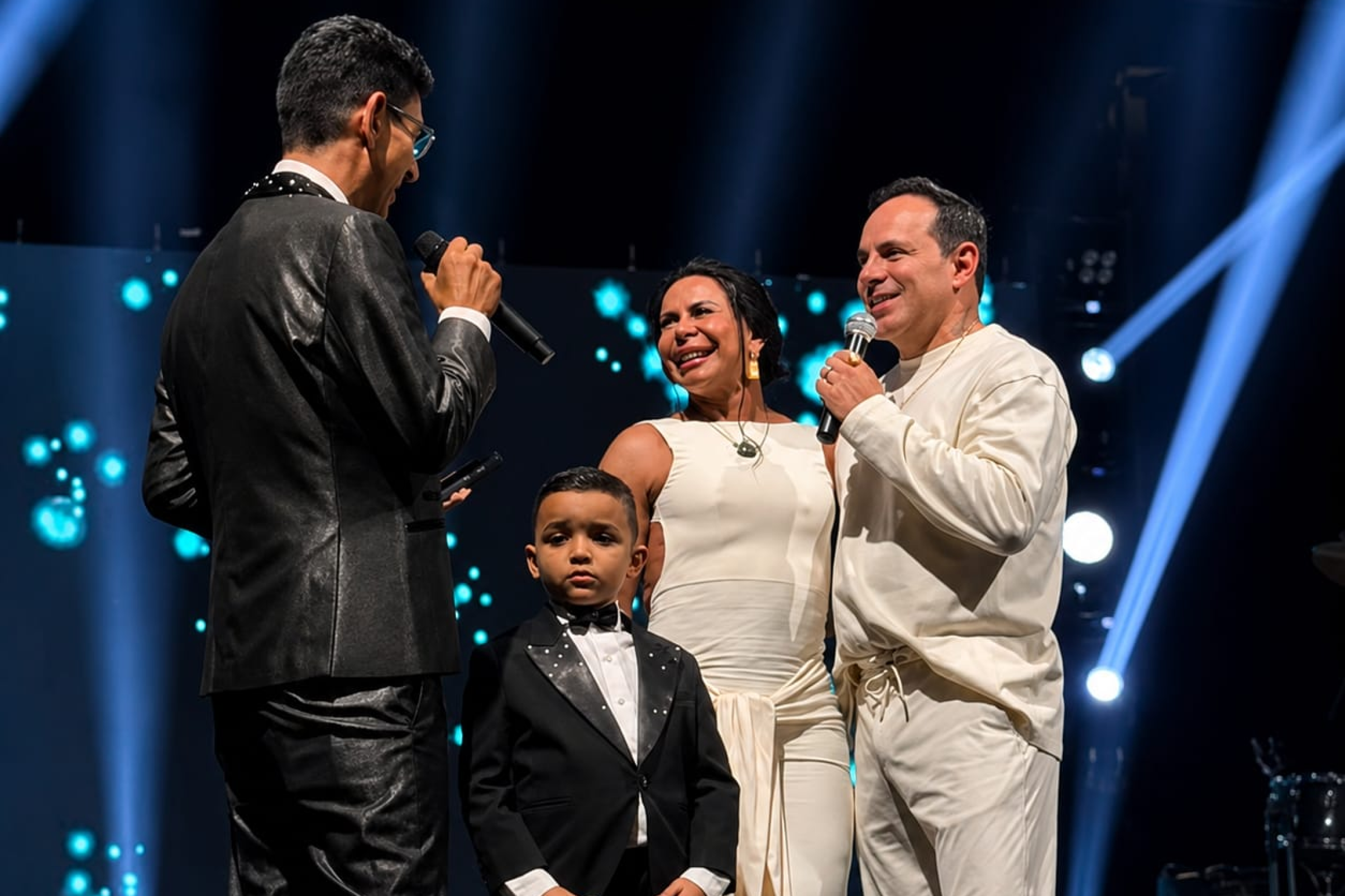 Famosos se reúnem em celebração marcada por shows e encontros no Paraná