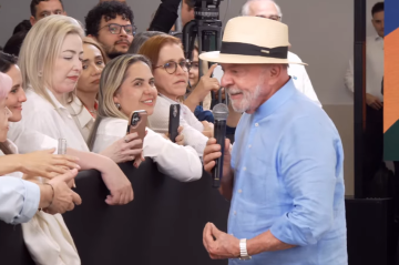 Em convenção, Lula diz que agressores de mulheres "não precisam votar" nele - Reprodução/Youtube Lula Oficial