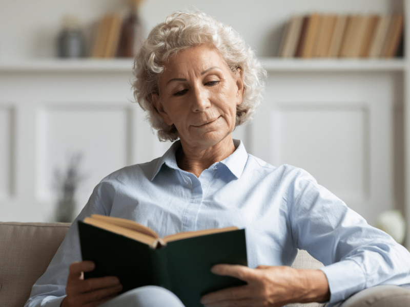 O hábito da leitura ajuda a expandir o repertório (Imagem: fizkes | Shutterstock) -  (crédito: EdiCase)