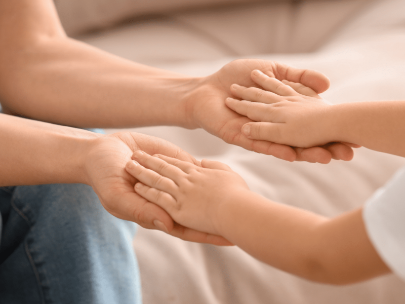 Síndrome mão-pé-boca tem maior incidência entre crianças menores de cinco anos (Imagem: Pixel-Shot | Shutterstock) -  (crédito: EdiCase)