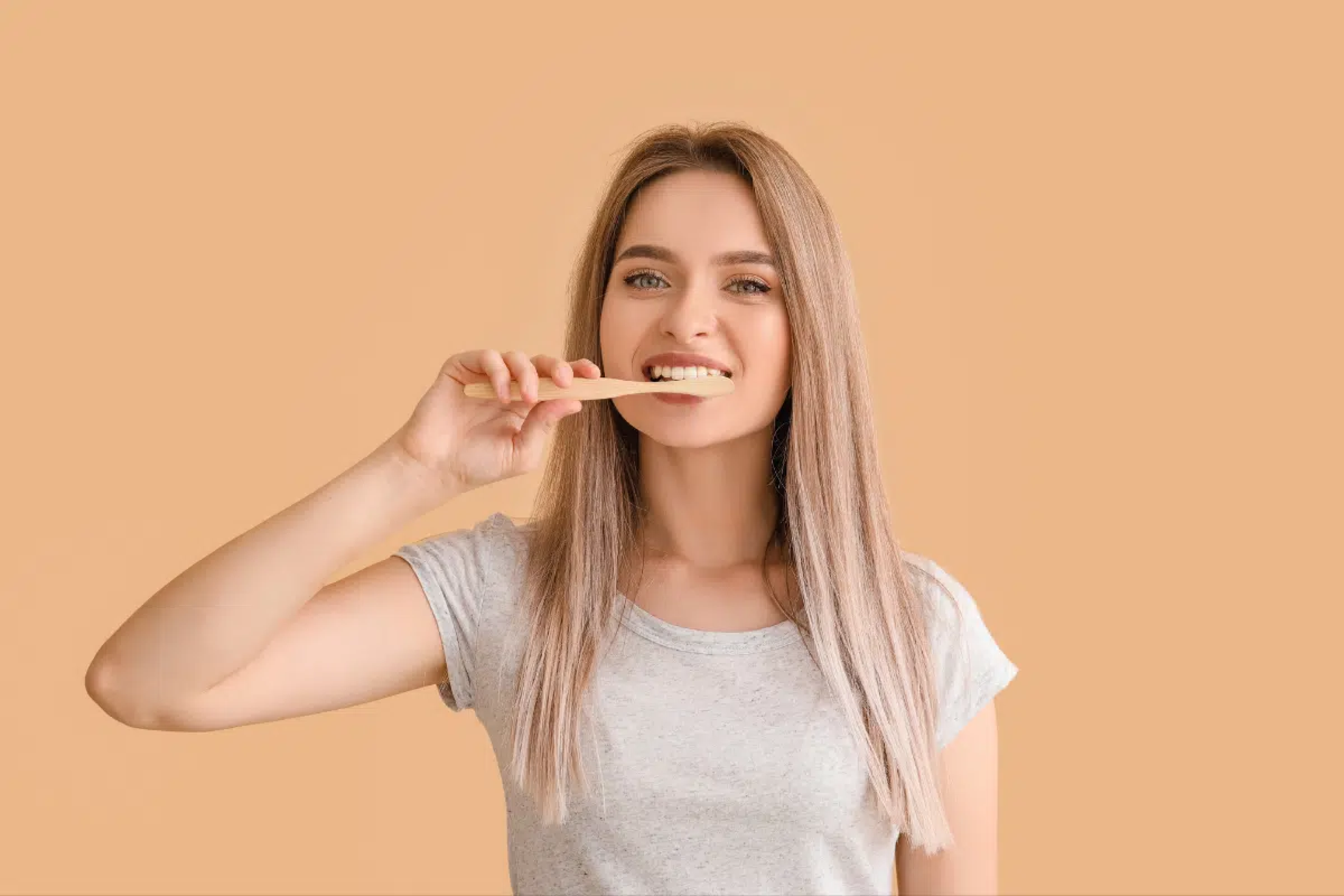 7 hábitos comuns que podem danificar os dentes