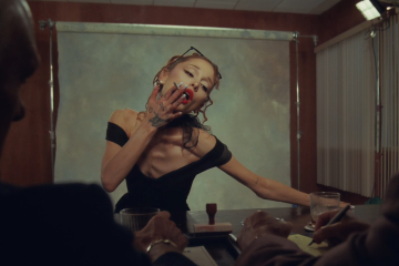 Trecho do clipe 'Petal', de Ariana Grande: a mensagem contra a imagem  -  (crédito: Reprodução/YouTube)