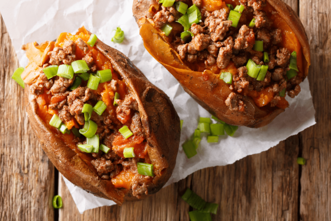 Batata-doce recheada com carne moída (Imagem: Sergii Koval | Shutterstock)
- (crédito: EdiCase) Batata-doce recheada com carne moída (Imagem: Sergii Koval | Shutterstock)
- (crédito: EdiCase)