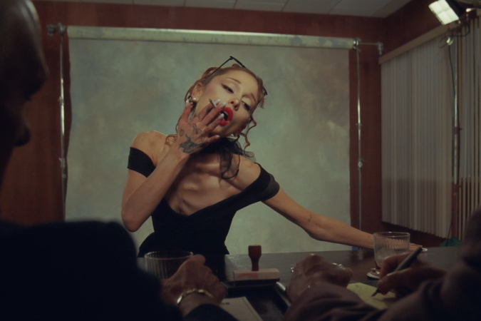 Trecho do clipe 'Petal', de Ariana Grande: a mensagem contra a imagem - (crédito: Reprodução/YouTube) Trecho do clipe 'Petal', de Ariana Grande: a mensagem contra a imagem - (crédito: Reprodução/YouTube)