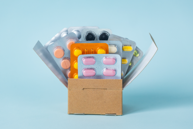 Armazenar medicamentos em casa exige cuidados com validade, conservação e segurança (Imagem: Andrzej Rostek | Shutterstock) - (crédito: EdiCase) Armazenar medicamentos em casa exige cuidados com validade, conservação e segurança (Imagem: Andrzej Rostek | Shutterstock) - (crédito: EdiCase)