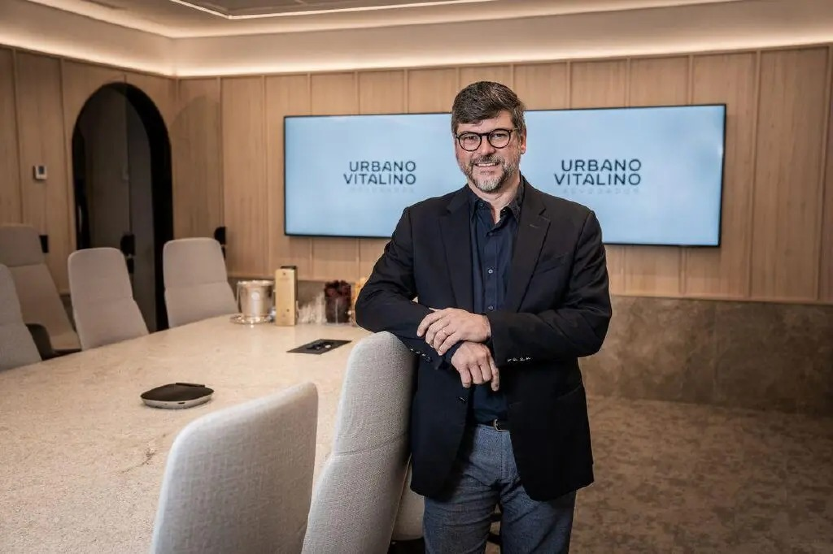 "A tecnologia &eacute; extremamente eficiente para automatizar tarefas repetitivas" defende Urbano Vitalino Neto, presidente do Conselho do Urbano Vitalino Advogados