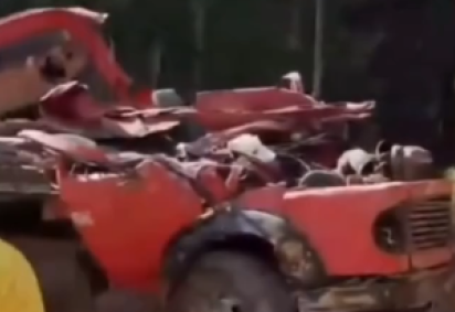 Motociclista pula antes de caminhão atingir guarita; três morrem em Minas -  (crédito: Redes Sociais/Reprodução)