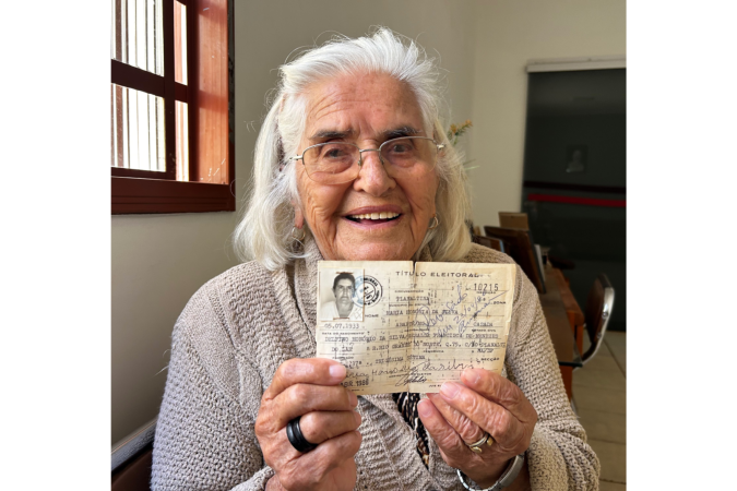 Maria Honória, 94, acompanha as propostas e procura se informar antes de escolher um candidato - (crédito: Paulo Gontijo/B/D.A Press) Maria Honória, 94, acompanha as propostas e procura se informar antes de escolher um candidato - (crédito: Paulo Gontijo/B/D.A Press)