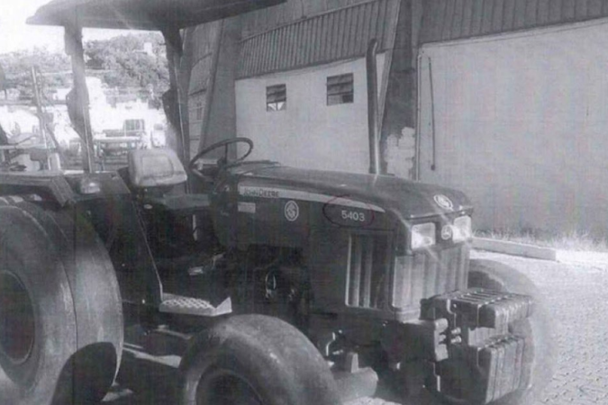 Exemplar do trator modelo John Deere 5403, oferecido pelo Inter como garantia &agrave; Justi&ccedil;a