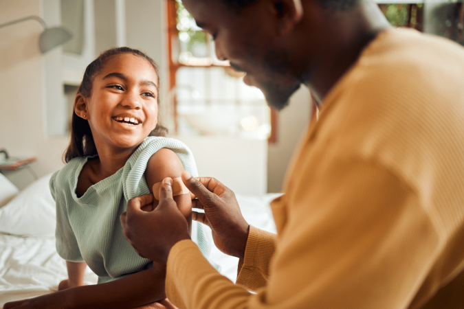 Além de manter a calma, ter noções básicas de primeiros socorros pode fazer a diferença diante de acidentes domésticos com crianças (Imagem: PeopleImages | Shutterstock) - (crédito: EdiCase) Além de manter a calma, ter noções básicas de primeiros socorros pode fazer a diferença diante de acidentes domésticos com crianças (Imagem: PeopleImages | Shutterstock) - (crédito: EdiCase)