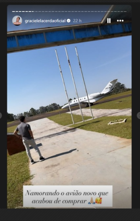 Zezé Di Camargo celebra a aquisição de seu novo jatinho executivo, presente de aniversário - (crédito: Reprodução/Instagram) Zezé Di Camargo celebra a aquisição de seu novo jatinho executivo, presente de aniversário - (crédito: Reprodução/Instagram)