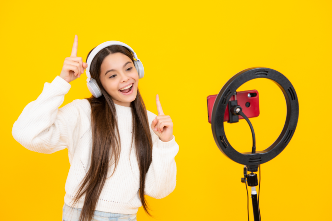O ECA Digital ampliou a responsabilidade das plataformas pela segurança de menores de 18 anos (Imagem: Red Fox studio | Shutterstock) - (crédito: EdiCase) O ECA Digital ampliou a responsabilidade das plataformas pela segurança de menores de 18 anos (Imagem: Red Fox studio | Shutterstock) - (crédito: EdiCase)