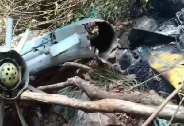 Queda de helicóptero turístico no Quênia mata sete pessoas -  (crédito: Reprodução / 'X' / @Anxiousvids)
