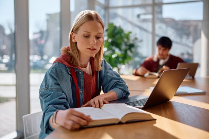Temas recorrentes, interpretação de documentos e conexão entre passado e presente estão entre os pontos que merecem atenção na preparação para o Enem (Imagem: Drazen Zigic | Shutterstock) - (crédito: EdiCase) Temas recorrentes, interpretação de documentos e conexão entre passado e presente estão entre os pontos que merecem atenção na preparação para o Enem (Imagem: Drazen Zigic | Shutterstock) - (crédito: EdiCase)