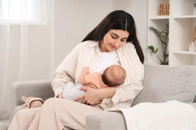 A alimentação da mãe durante a amamentação merece atenção para atender às necessidades do organismo e contribuir para a saúde do bebê (Imagem: Pixel-Shot | Shutterstock) - (crédito: EdiCase) A alimentação da mãe durante a amamentação merece atenção para atender às necessidades do organismo e contribuir para a saúde do bebê (Imagem: Pixel-Shot | Shutterstock) - (crédito: EdiCase)